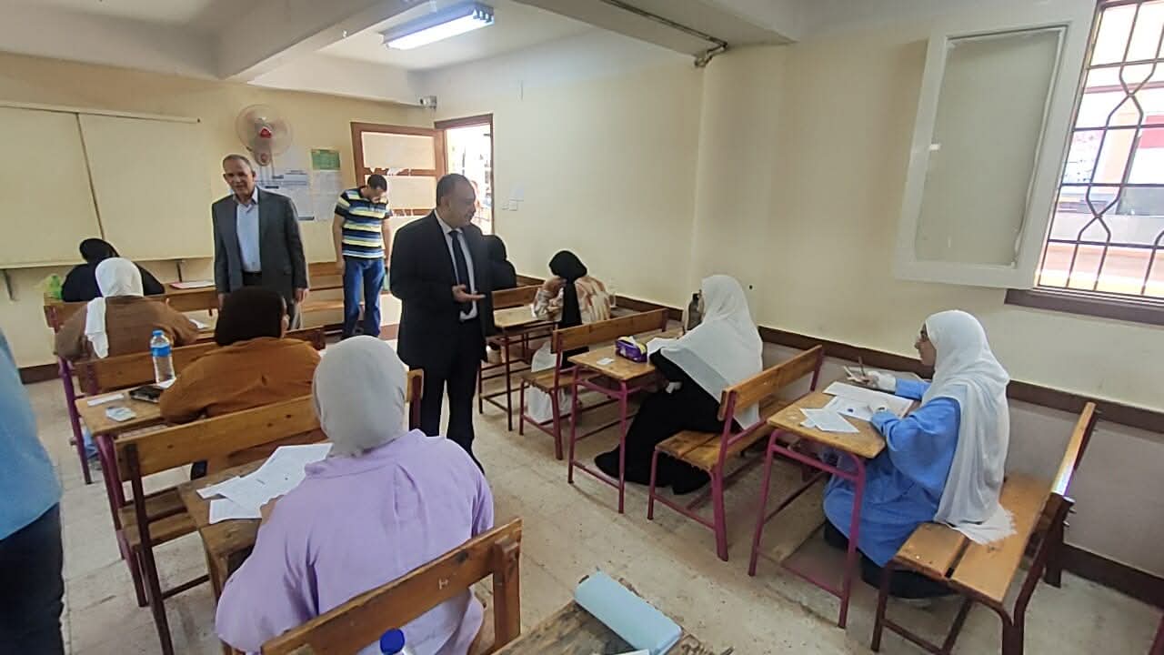محافظ أسيوط: غرفة عمليات على مدار الساعة لتأمين امتحانات الثانوية العامة