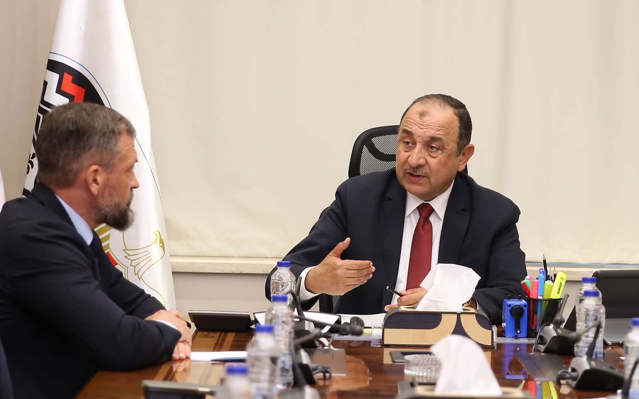وزير قطاع الأعمال العام يبحث مع تحالف بقيادة 