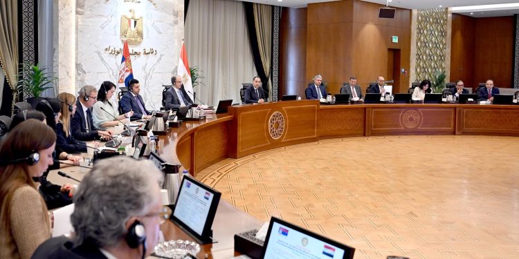 رئيسا وزراء مصر وصربيا يترأسان جلسة مباحثات موسعة لمناقشة الملفات المشتركة