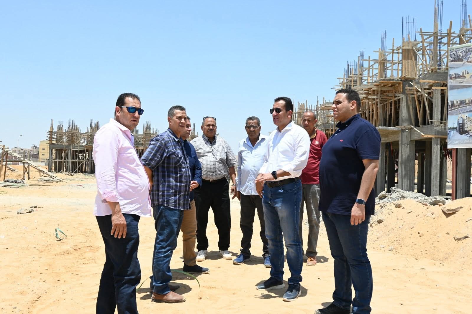 وزير الإسكان يتابع مشروعات المرافق والطرق ومشروع 
