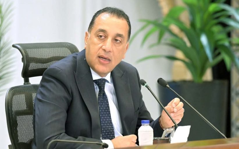 رئيس الوزراء يبدأ جولة تفقدية لمتابعة استعدادات البنية التحتية لاستيراد الغاز الطبيعي بمنطقة السخنة
