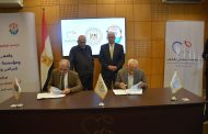 وزير التعليم العالي والبروفيسور مجدي يعقوب يشهدان توقيع بروتوكول تعاون بينهما