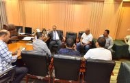 محافظ أسيوط يبحث آليات دعم المنظومة الصحية وتحسين مستوى الخدمات الطبية