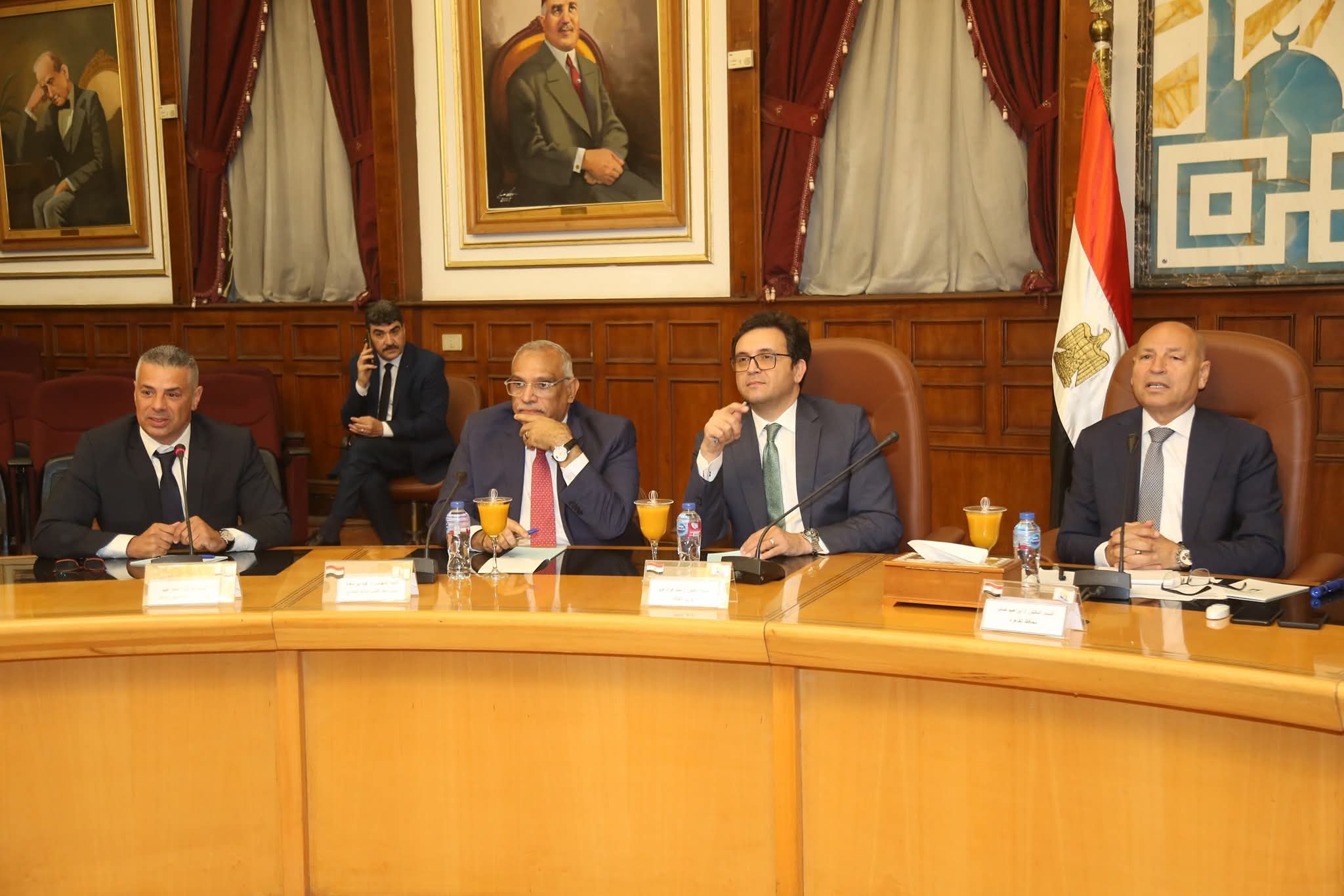 وزير الثقافة يلتقي محافظ القاهرة لبحث التعاون في استعادة مكانة العاصمة وسبل إحياء منطقة المسارح بالعتبة