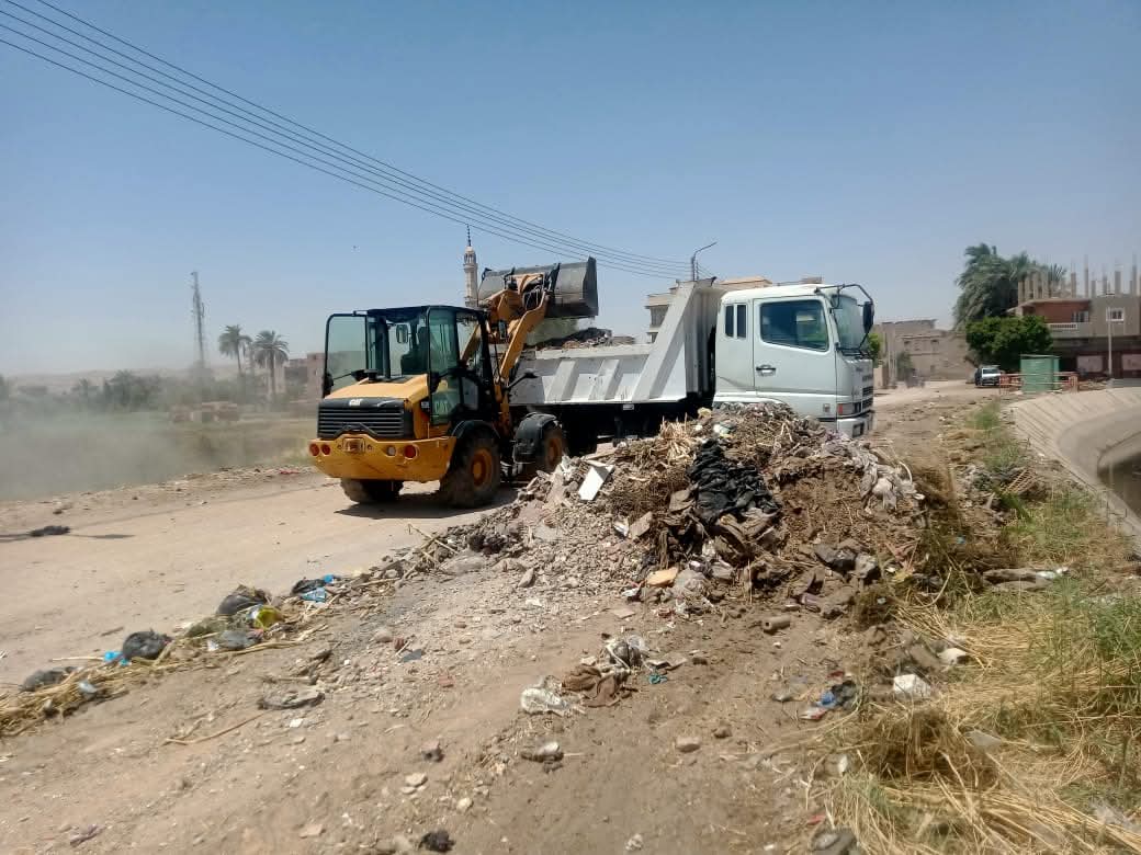 محافظ أسيوط: مواصلة حملات نظافة ورفع المخلفات والقمامة بقرى مركز أبو تيج