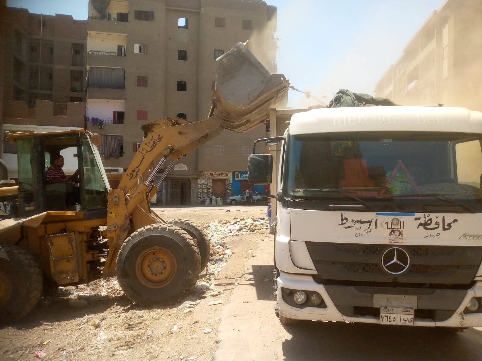 محافظ أسيوط: مواصلة حملات نظافة ورفع المخلفات بنطاق حي شرق