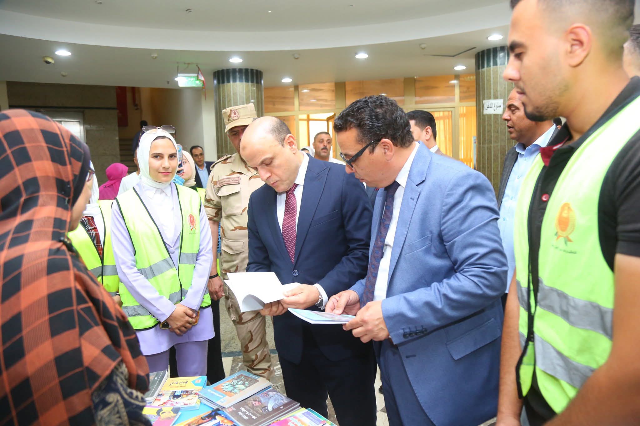 محافظ كفرالشيخ يفتتح معرض الكتاب بالمجمع الثقافي ضمن احتفالات ذكرى 30 يونيو المجيدة