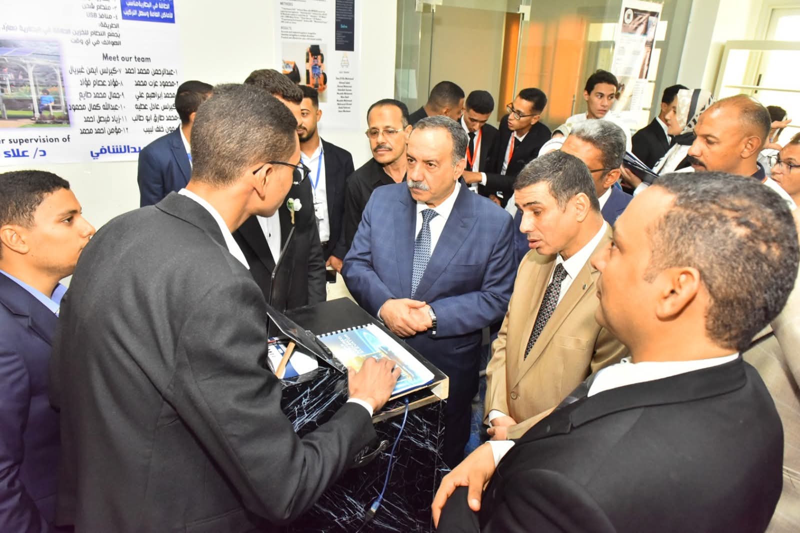 محافظ أسيوط يفتتح معرض مشروعات تخرج طلاب الفرقة الثانية