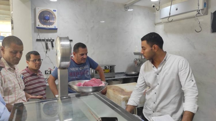 محافظة المنيا تضبط مخالفات تموينية كبرى وتعزز رقابة الأسواق