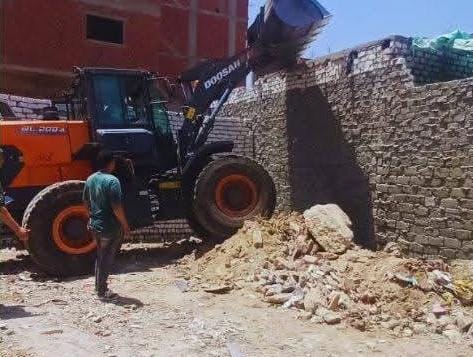 الإسماعيلية تنفذ إزالة فورية لسقف مخالف بحي العبور