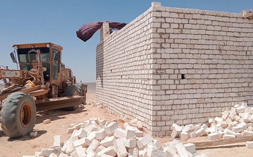 الوحدة المحلية بالأقصر تشن حملة لتنفيذ إزالة واسترداد حالات غير مستوفية لشروط التقنين