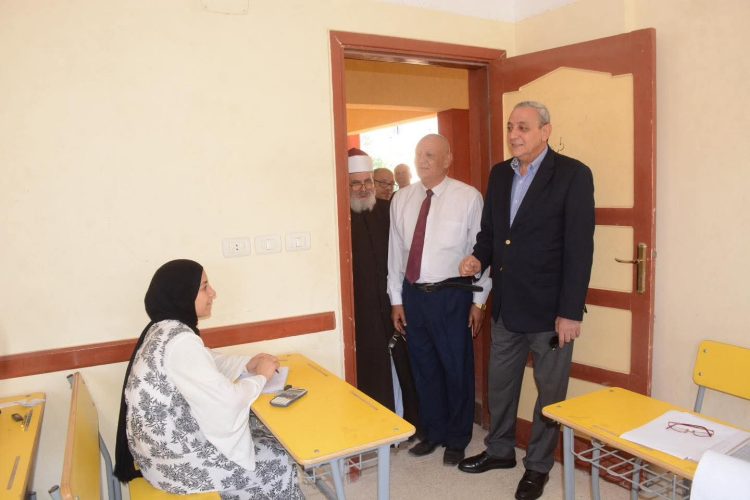 محافظ الغربية يتفقد امتحانات الأزهرية ويشيد بالانضباط داخل اللجان