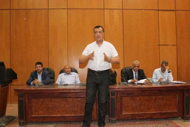 تعليم سوهاج يستعرض خطة الامتحانات ويشدد على الانضباط الكامل