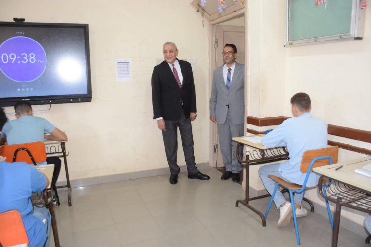 محافظ الغربية يتابع امتحانات الثانوية العامة ويطمئن أولياء الأمور
