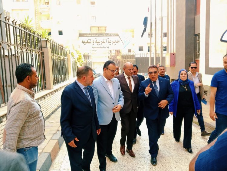 محافظ الدقهلية يتابع انطلاق امتحانات الثانوية العامة وسط انضباط تام