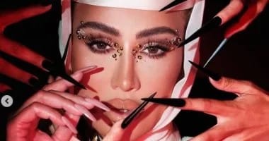 مايا دياب تخطف الأنظار بـ لوك غريب ترويجًا لفيديو كليب جديد