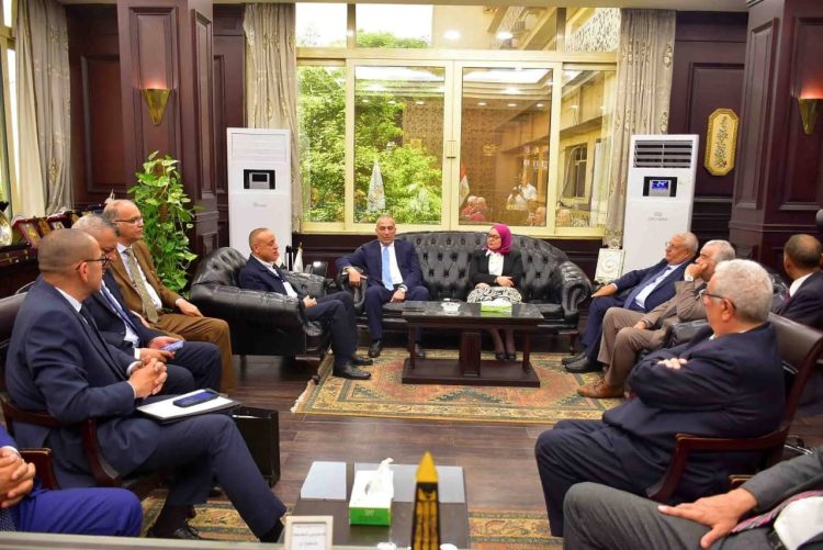 محافظ الأقصر يبحث مع البنك الزراعي سبل دعم التنمية الزراعية