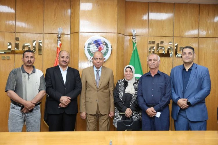 رسميًا.. محافظ المنيا يعتمد نتيجة الإعدادية ويكرم الطلاب الأوائل