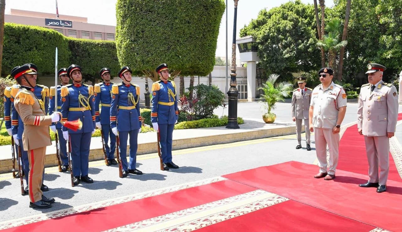 رئيس أركان حرب القوات المسلحة يلتقى رئيس أركان القوات البرية بالجيش الليبى
