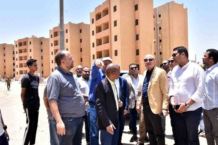 محافظ الأقصر يتفقد إسكان الطود ويوجه بسرعة تسليمه للحاجزين