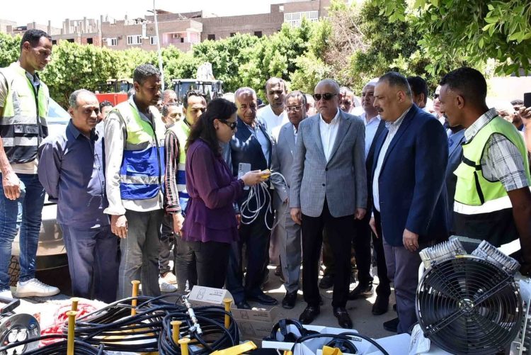 محافظ الأقصر يفتتح ورشة ملابس حديثة لدعم السلامة المهنية
