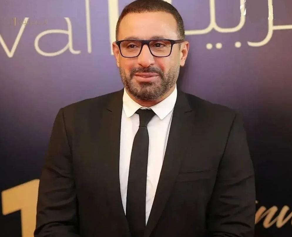 أحمد السقا يروّج لفيلمه ويتجاهل استدعاء النيابة بشأن بلاغ طليقته 