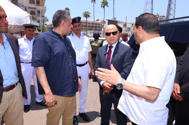 محافظ كفرالشيخ يشارك في حملة التبرع بالدم لدعم الحياة