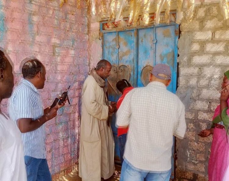 محافظة أسوان تغلق كافيهات مخالفة يقودها أجانب دون ترخيص