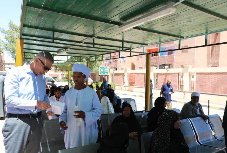 محافظ أسوان يتفقد المستشفى التخصصي ويدعم منظومة التأمين الصحي