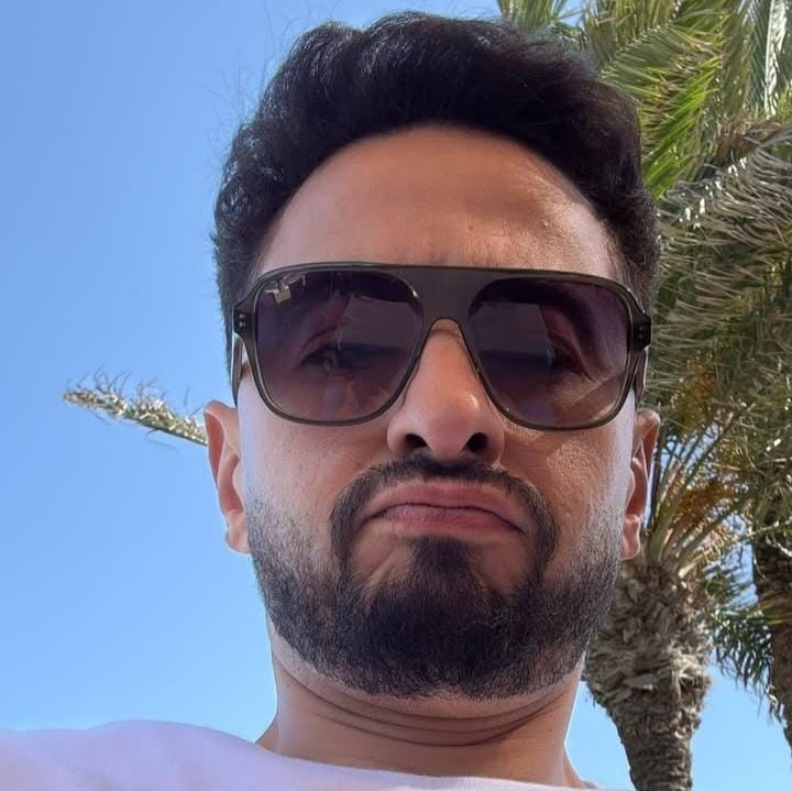 حمادة هلال يشارك جمهوره أحدث إطلالاته استعدادًا للمهرجان العربي