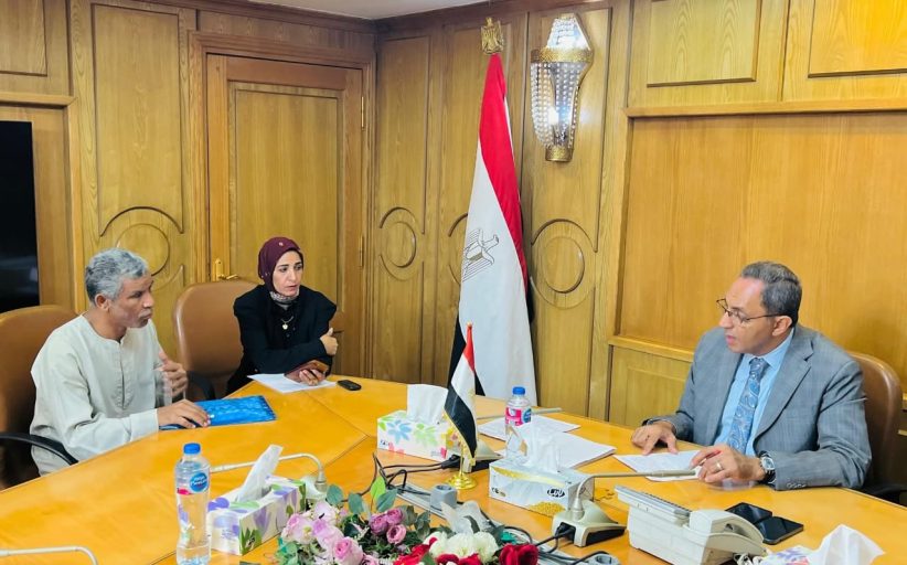 محافظ قنا يفتح أبواب الحلول أمام مئة طلب جماهيري