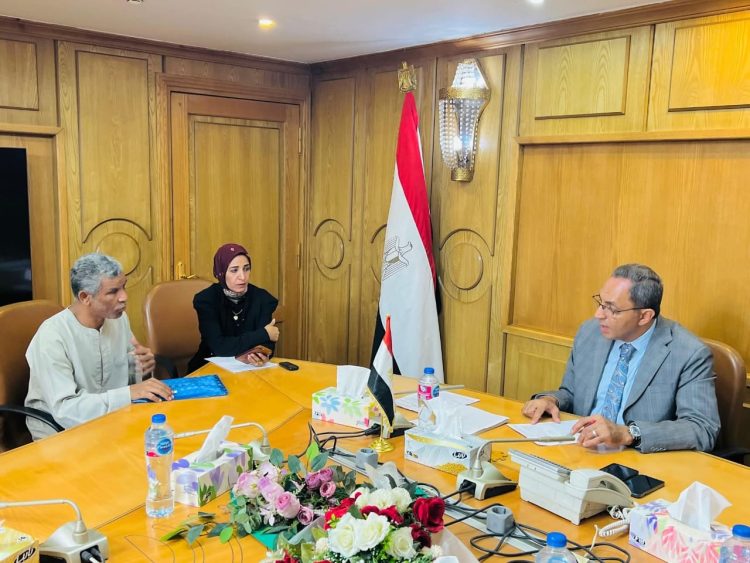 محافظ قنا يفتح أبواب الحلول أمام مئة طلب جماهيري