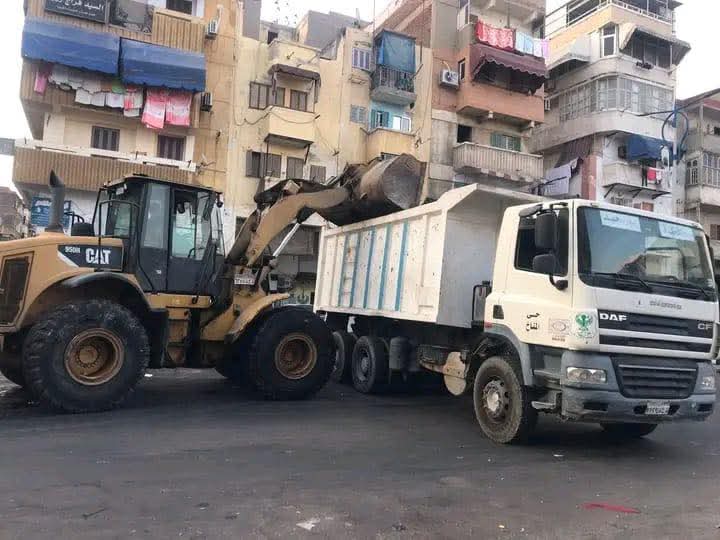 محافظ بورسعيد يقود حملات نظافة موسعة بحي المناخ ورفع كفاءة الشوارع