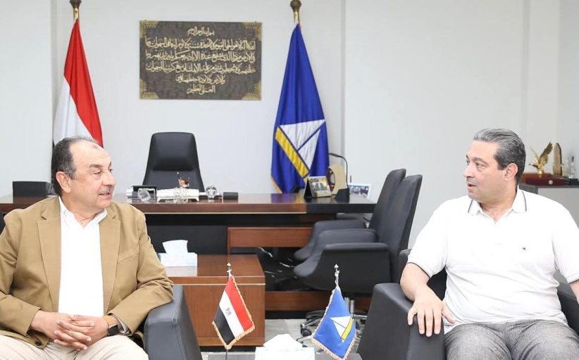 وزير قطاع الأعمال العام يلتقي محافظ دمياط لتفقد المنشآت الصناعية والفندقية