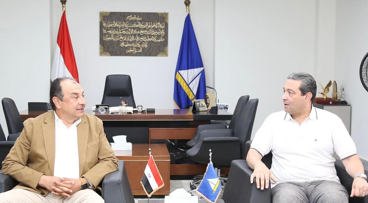 وزير قطاع الأعمال العام يلتقي محافظ دمياط لتفقد المنشآت الصناعية والفندقية
