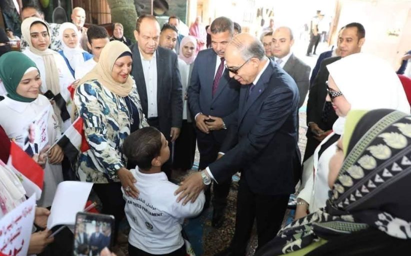 محافظ المنيا يؤكد استمرار تمكين المرأة ودعم الطفولة بجهود فعالة