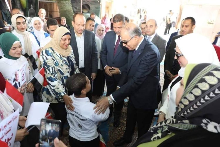 محافظ المنيا يؤكد استمرار تمكين المرأة ودعم الطفولة بجهود فعالة