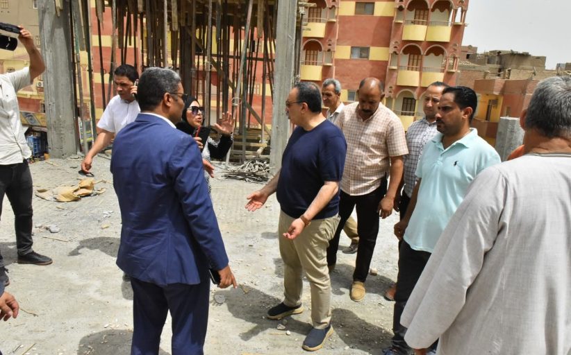 محافظ أسيوط يتابع إنشاء السوق الحضاري الجديد بمدينة أبنوب