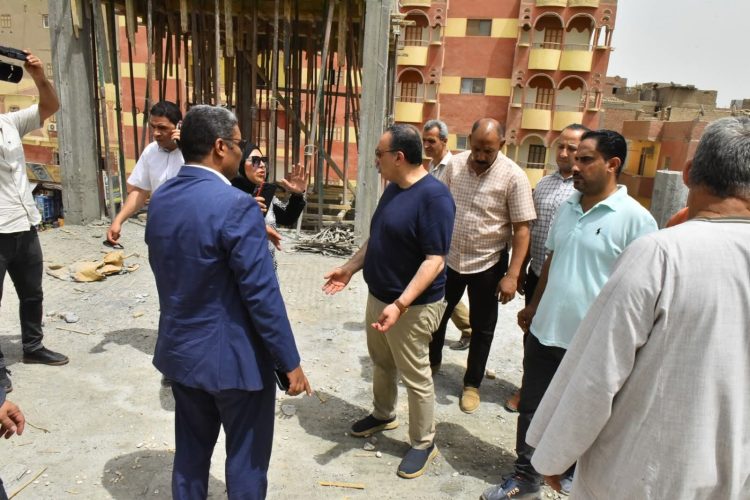 محافظ أسيوط يتابع إنشاء السوق الحضاري الجديد بمدينة أبنوب
