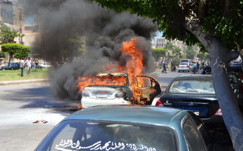 رئيس مدينة بورفؤاد يتابع السيطرة على حريق سيارة نقل داخلي بشارع 23 يوليو