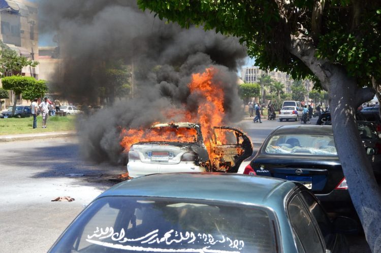 رئيس مدينة بورفؤاد يتابع السيطرة على حريق سيارة نقل داخلي بشارع 23 يوليو