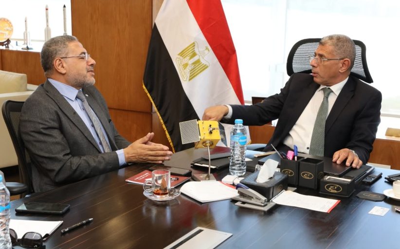 الرئيس التنفيذي يناقش آليات التكامل بين خبرات المركز القومي لبحوث المياه