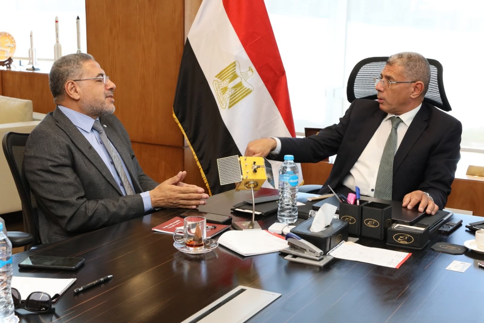 الرئيس التنفيذي يناقش آليات التكامل بين خبرات المركز القومي لبحوث المياه