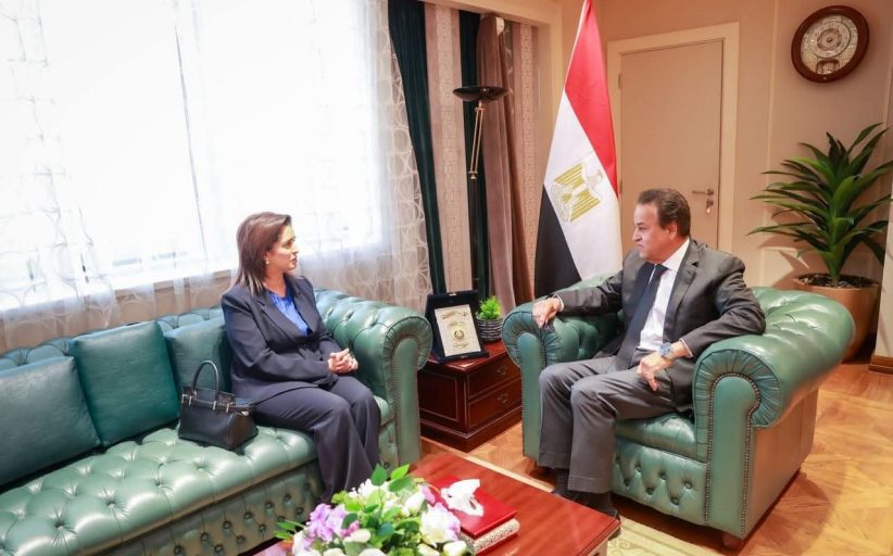 عبدالغفار يبحث مع المدير الإقليمي تعزيز التعاون الصحي في ملفات المبادرات والتحول الرقمي