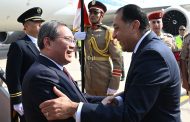 مدبولي يستقبل رئيس مجلس الدولة الصيني بمطار القاهرة الدولي