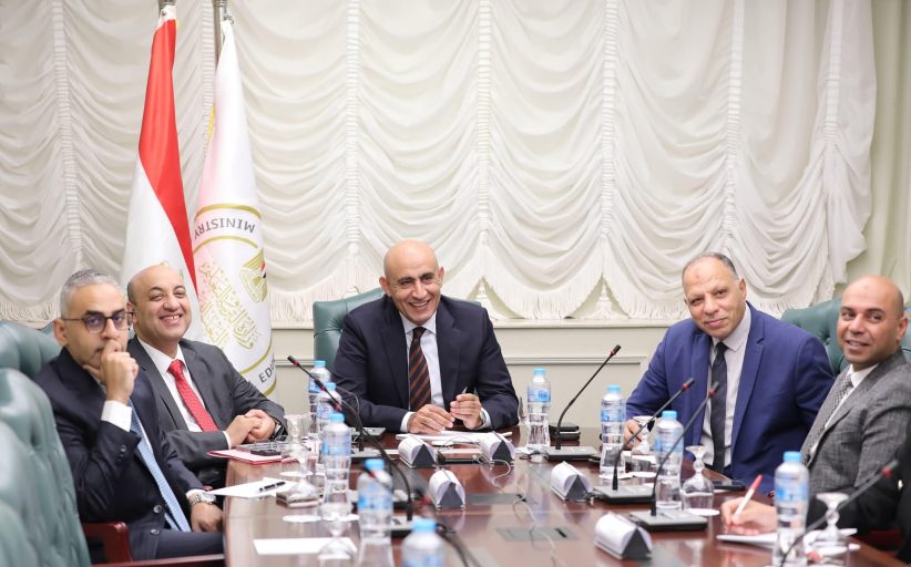 وزير التربية يستعرض الاجراءات والترتيبات النهائية لآخر أيام امتحانات الثانوية العامة