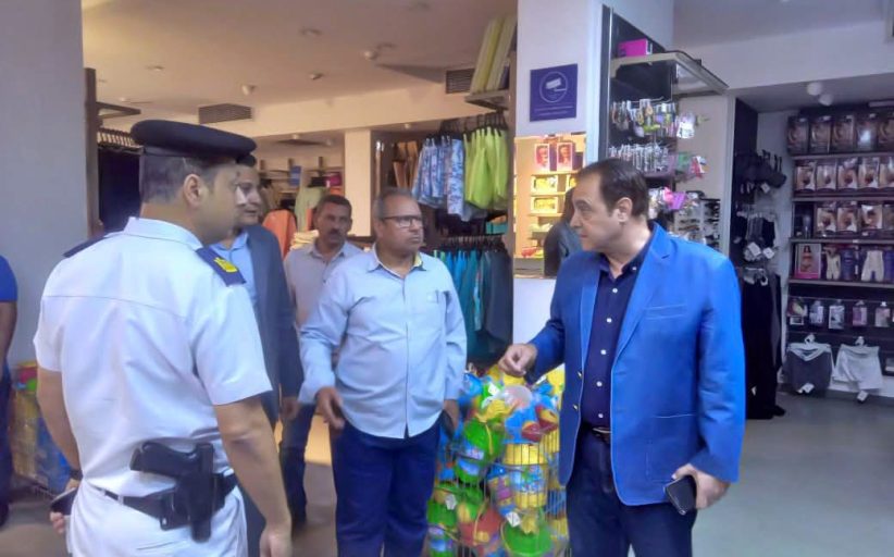 محافظة سوهاج تشن حملة مسائية لضبط مواعيد غلق المحال بحي شرق