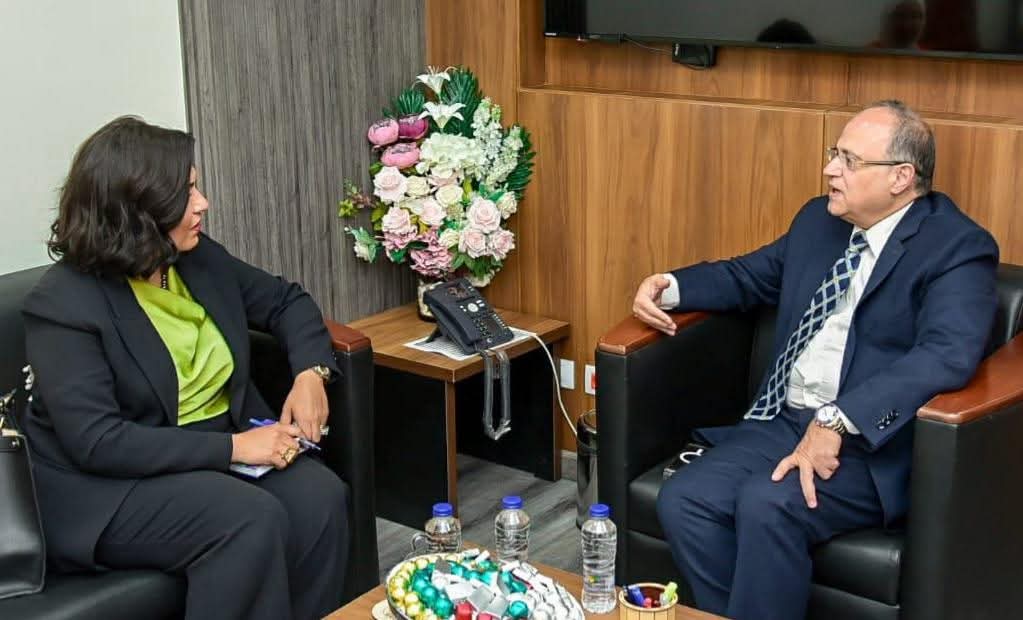 رئيس هيئة الدواء المصرية يعقد لقاءً مع سفيرة مصر بزيمبابوي لبحث التعاون الإفريقي