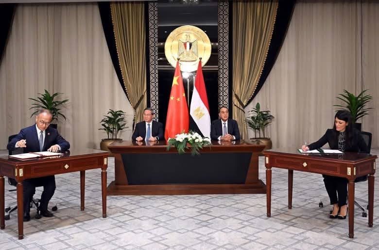 مدبولي ونظيره الصيني يشهدان مراسم توقيع مجموعة وثائق لتعزيز التعاون المشترك