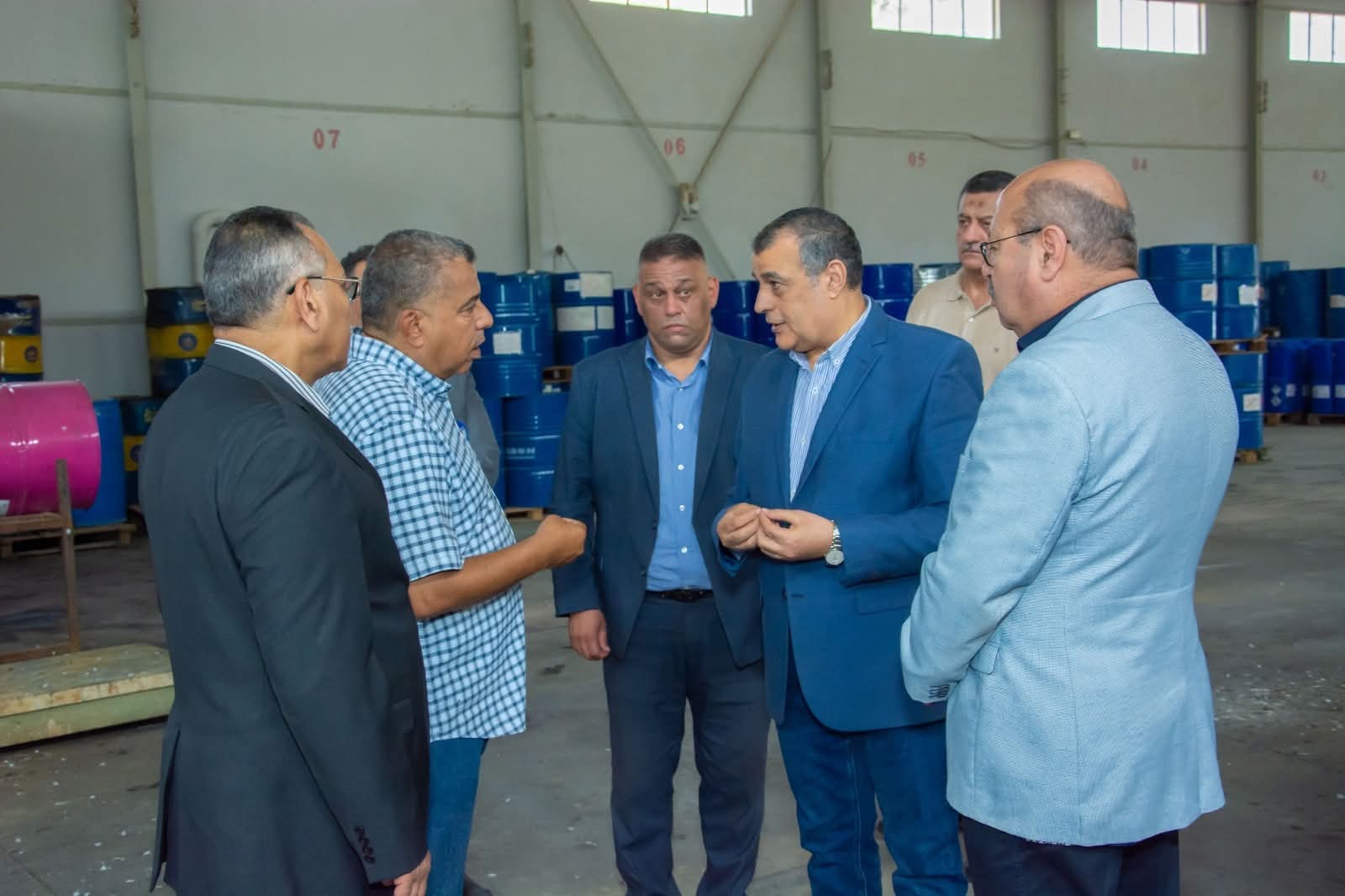 وزير الدولة يتفقد خطوط الإنتاج بشركة هليوبوليس للصناعات الكيماوية
